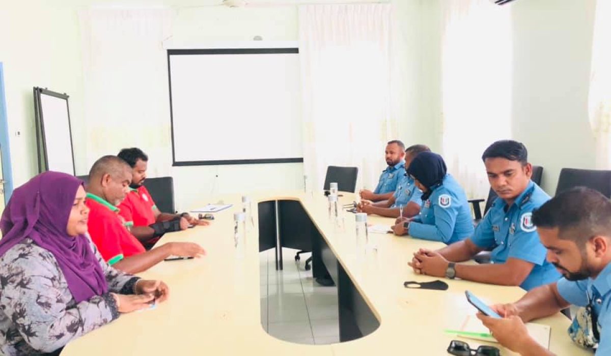 މަރިވެރިކައުންސިލުން މިދިޔަ މަހުގެ ކުރީކޮޅު ފުލުހުންނާއެކު ބޭއްވި ބައްދަލުވުމެއްގެ ތެރެއިން-: ފޮޓޯ މަތިވެރި ކައުންސިލް