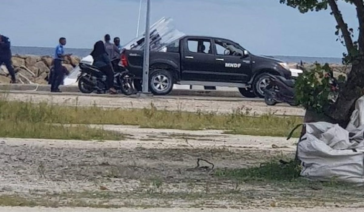 ފެލިވަރުގައި މަސްވެރިން ކުރަމުންގެންދާ މުޒާހަރާ 