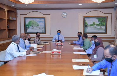ރައީސުލްޖުމްހޫރިއްޔާގެ ނައިބު ފައިޞަލް ނަސީމް، ސިވިލް ސަރވިސް ކޮމިޝަންގެ މެންބަރުންނާއެކު މިއަދު ބޭއްވެވި ބައްދަލުވުމުގެ ތެރެއިން -: ފޮޓޯ:ރައީސް އޮފީސް