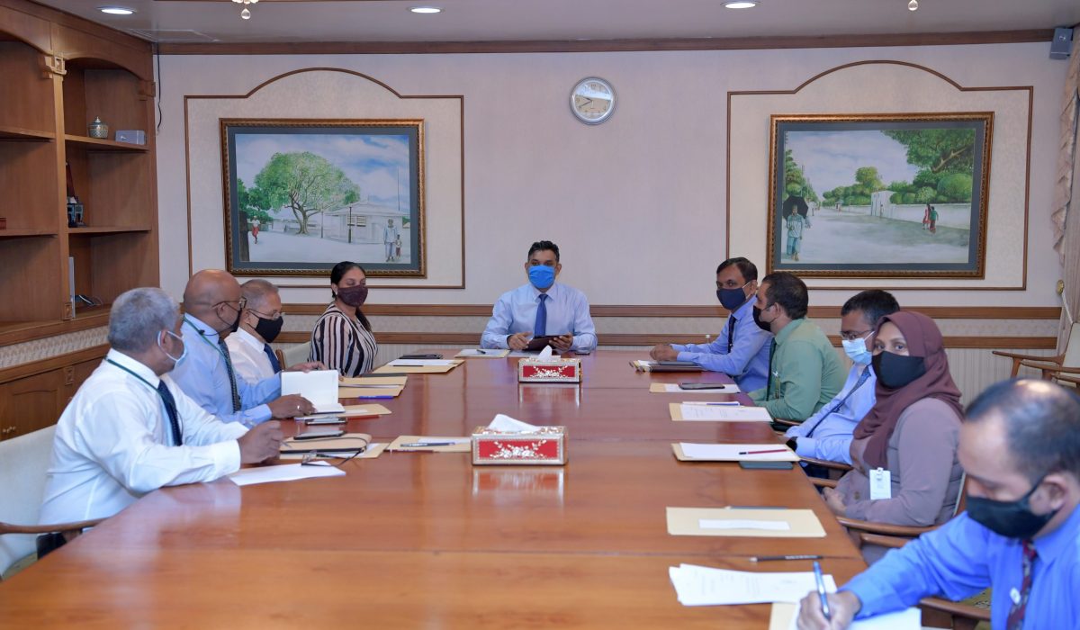 ރައީސުލްޖުމްހޫރިއްޔާގެ ނައިބު ފައިޞަލް ނަސީމް، ސިވިލް ސަރވިސް ކޮމިޝަންގެ މެންބަރުންނާއެކު މިއަދު ބޭއްވެވި ބައްދަލުވުމުގެ ތެރެއިން -: ފޮޓޯ:ރައީސް އޮފީސް