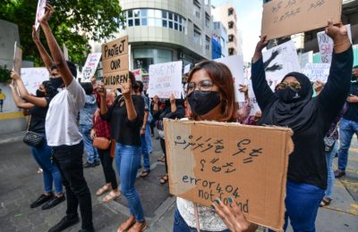 ރޭޕާއި ޖިންސީ ގޯނާއާ ދެކޮޅަށް އަޑުއުފުލުމަށް މާލޭގައި ކުރިއަށްގެންދިޔަ އިޙްތިޖާޖެއްގެ ތެރެއިން-: ފޮޓޯ: ސޯޝަލް މީޑިއާ
