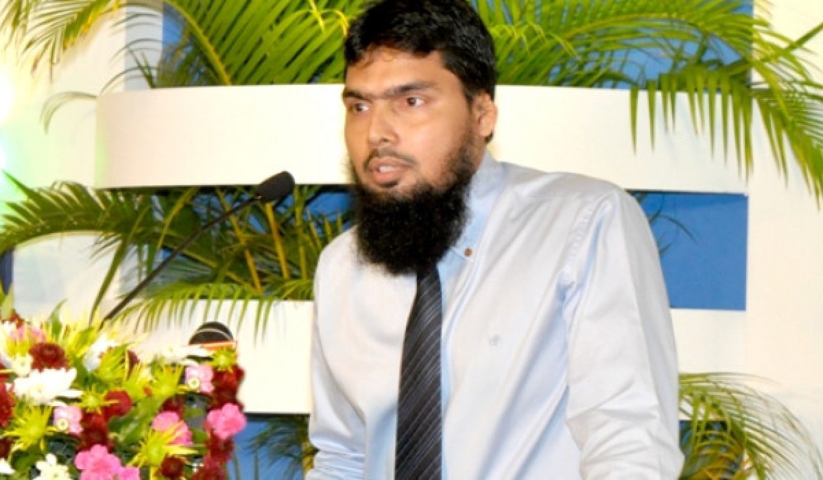 ޝައިޚް ޢަލީ ޒާހިރު ބިން ސަޢީދު ޤާސިމް ދަރުސްއެއް ދެއްވަނީ