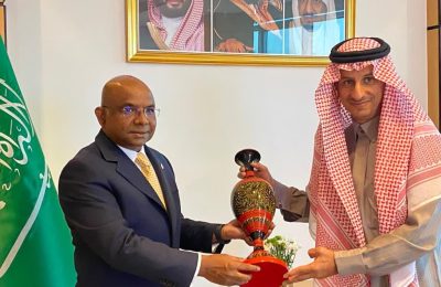 މިނިސްޓަރު ޢަބްދުﷲ ޝާހިދު ސަޢުދި ޢަރަބިއްޔާގެ ޓޫރިޒަމް މިނިސްޓަރާ މިއަދު ބައްދަލުކުރަށްވަނީ -: ފޮޓޯ: ފޮރިން މިނިސްޓްރީ
