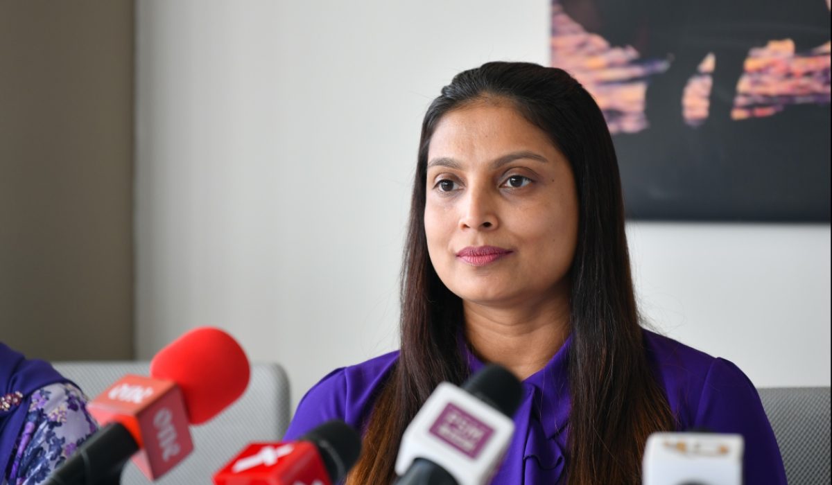 Education minister އެޑިއުކޭޝަން މިިނިސްޓަރ ޑރ. އައިޝަތު ޢަލީ: ޓެންޑަރ ބޯޑުން އެވޯޑު ކުރުމުން ވެސް އެ މިނިސްޓްރީން ބައެއް ޕްރޮޖެކްޓްތަކުގައި ސޮއި ކުރުން ގެންދަނީ ލަސްކުރަމުން.