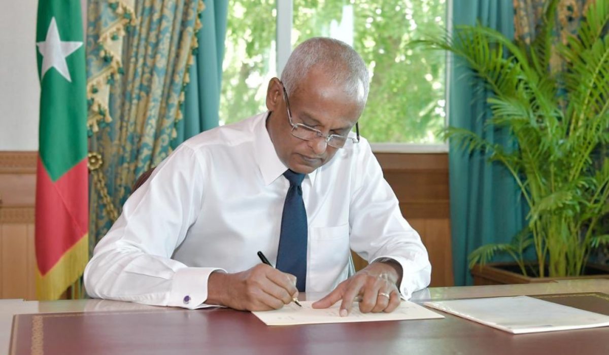 Raees Solih10