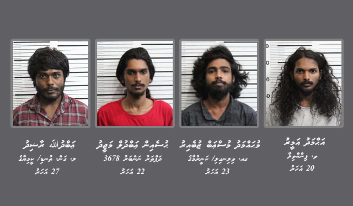 ރޫޓް ފިހާރާގެ ފައިސާތައް ފޭރެން އުޅުނު މީޙުން. ފޮޓޯ: ޕޮލިސް