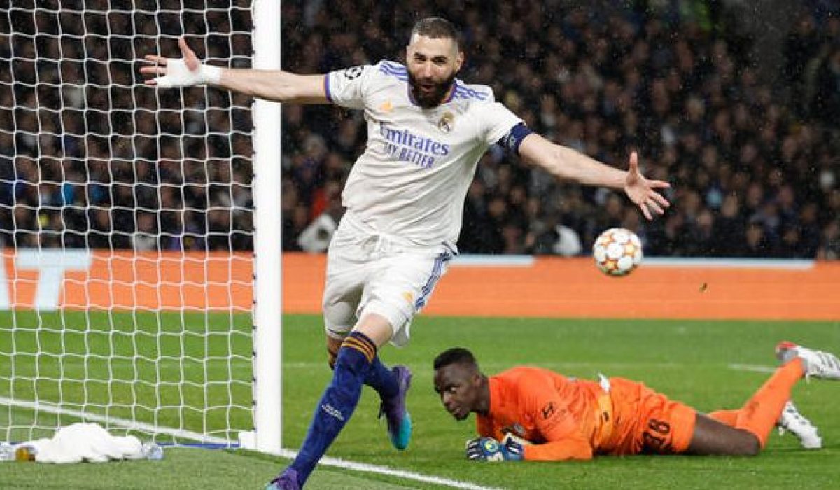 LONDON, ENGLAND - APRIL 06: Karim Benzema,, player of Real Madrid, is celebrating the goal during the UEFA Champions League Quarter Final Leg One match between Chelsea FC and Real Madrid at Stamford Bridge on April 06, 2022 in London, England. (Photo by Antonio Villalba/Real Madrid via Getty Images)