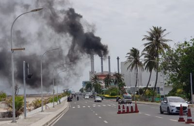 މާލޭގައި ހުރި ސްޓެލްކޯގެ އިންޖީނުގޭ ދުން ހޮޅިން ދުން ބޭރުވަނީ: ފޮޓޯ/ އިރުވަރު އޮންލައިން