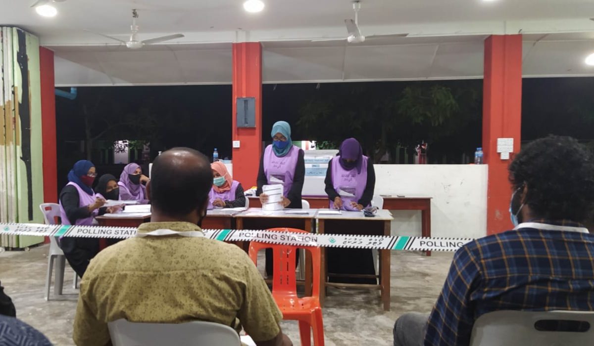 ތ. ކަނޑޫދޫގައި ބެހެއްޓުނު ވޯޓުފޮށީގެ ވޯޓު ގުނުން ކުރިއަށް ދަނީ: