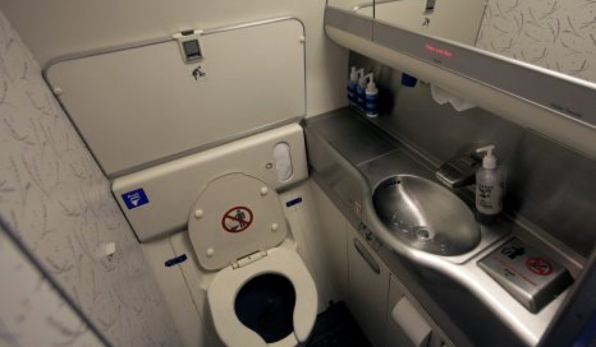 airplane-lavatory