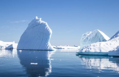 antarctica-pleneau-bay-icebergs-istk-800x600-c-default