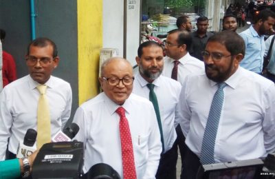 ކޮވިޑް-19 ޖެހިގެން ލަންކާގައި ނިޔާވާ މުސްލިމުންގެ ހަށިތައް ރާއްޖެގެނެސް ވަޅުލުމާމެދު ޚިޔާލު ދެކަފިވެފައިވާ، ކޯލިޝަންގެ ދެ ލީޑަރުން ކަމުގައިވާ ރައީސް މައުމޫނާއި އޮނަރަބްލް ޤާސިމް އިބްރާހީމް ކޯލިޝަން ލީޑަރުންގެ ބައްދަލުވުމަކަށްފަހު މީޑިއާއަށް މީގެ ކުރިން މައުލޫމާތު ދެއްވަނީ