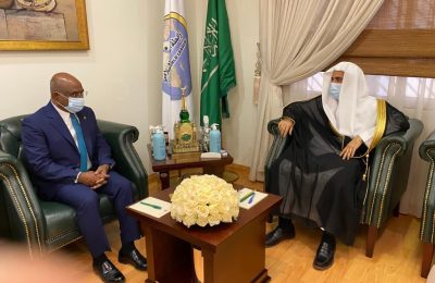ފޮރިން މިނިސްޓަރ މުސްލިމް ވޯލްޑް ލީގްގެ ސެކްރެޓަރީ ޖެނެރަލްއާ  ބައްދަލުކުރެއްވުން. ފޮޓޯ:ފޮރިން މިނިސްޓްރީ