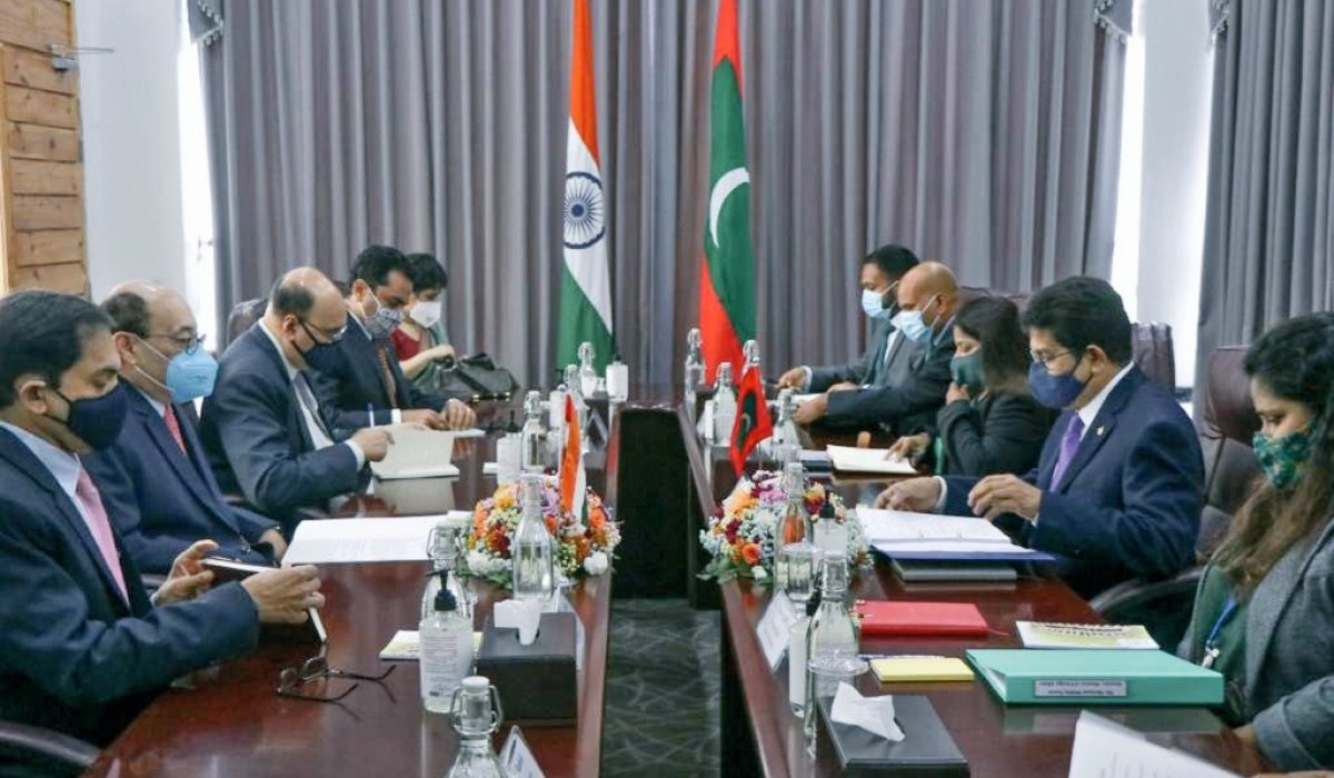 ދެޤައުމުގެ ފޮރިން ސެކްރެޓަރީން ބޭއްވެވި މަޝްވަރާގެ ތެރެއިން. ފޮޓޯ ފޮރިން މިނިސްޓްރީ