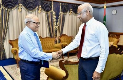 ގައުމުގައި ހުރި ބޮޑެތި ކަންބޮޑުވުންތަކާ ގުޅިގެން ރައީސް މައުމޫން ރައީސް ޞަލިޙާއެކު މާރިޗް މަހު ބައްދަލުކުރެއްވުމުގެ ތެރެއިން -: ފޮޓޯ: ރައީސް މައުމޫން/ ޓްވިޓަރ 