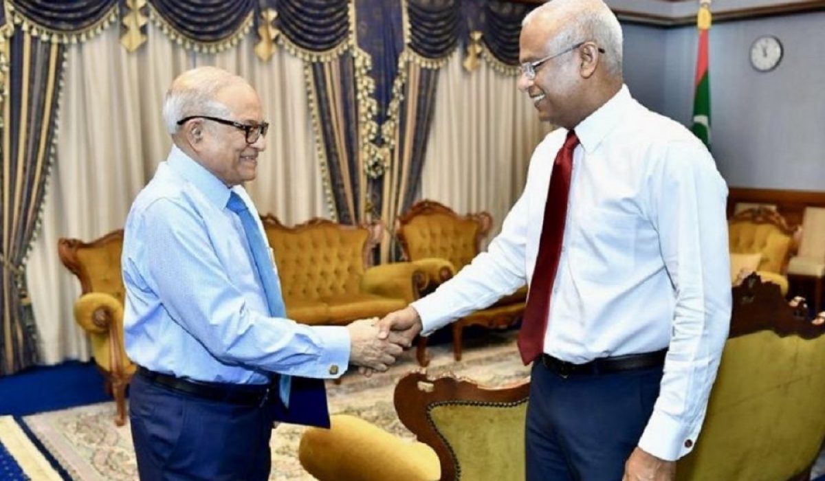 ގައުމުގައި ހުރި ބޮޑެތި ކަންބޮޑުވުންތަކާ ގުޅިގެން ރައީސް މައުމޫން ރައީސް ޞަލިޙާއެކު މާރިޗް މަހު ބައްދަލުކުރެއްވުމުގެ ތެރެއިން -: ފޮޓޯ: ރައީސް މައުމޫން/ ޓްވިޓަރ 