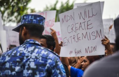 އެމްޑީއެން އުވާލުމަށް ގޮވާލައި ފާއިތުވެދިޔަ އަހަރުގެ އޮކްޓޯބަރު މަހުގައި ބޭއްވުނު މުޒާހަރާގެ ތެރެއިން-: ފޮޓޯ: ފަޔާޒް މޫސާ