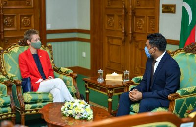 ނައިބުރައީސް އިނގިރޭސި ސަފީރާއި ބައްދަލުކުރެއްވުން. ފޮޓޯ:ރައީސްއޮފީސް