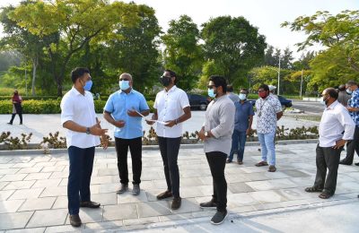 ނައިބުރައީސް ހުޅުމާލޭގެ މަޝްރޫޢުތައް ބައްލަވާލެއްވުން. ފޮޓޯ:ރައީސްއޮފީސް