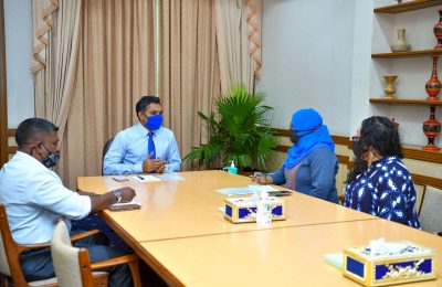 ނައިބުރައީސް ޑައިބެޓިކްސް ސޮސައިޓީގެ ބޭފުޅުންނާއި ބައްދަލުކުރެއްވުން. ފޮޓޯ: ރައީސްއޮފީސް