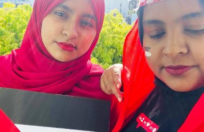 ފަލަސްތީނު މިނިވަން ކުރުމަށް ގޮވާލާ އެޤައުމުގެ ދިދައާއެކު ދިވެހި ދެ ޒުވާނުން އަޑު އުފުލަނީ