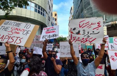 ރޭޕާއި ޖިންސީގޯނާއާ ދެކޮޅަށް އަޑުއުފުލުމަށް މަދަނީ ޖަމާޢަތްތަކެއް އިސްވެއޮވެ ޒުވާނުން ގުޅިގެން މާލެ ސިޓީގައި ކުރިއަށްގެންދިޔަ އިޙްތިޖާޖުގެ ތެރެއިން-: ފޮޓޯ: ސޯޝަލް މީޑިއާ