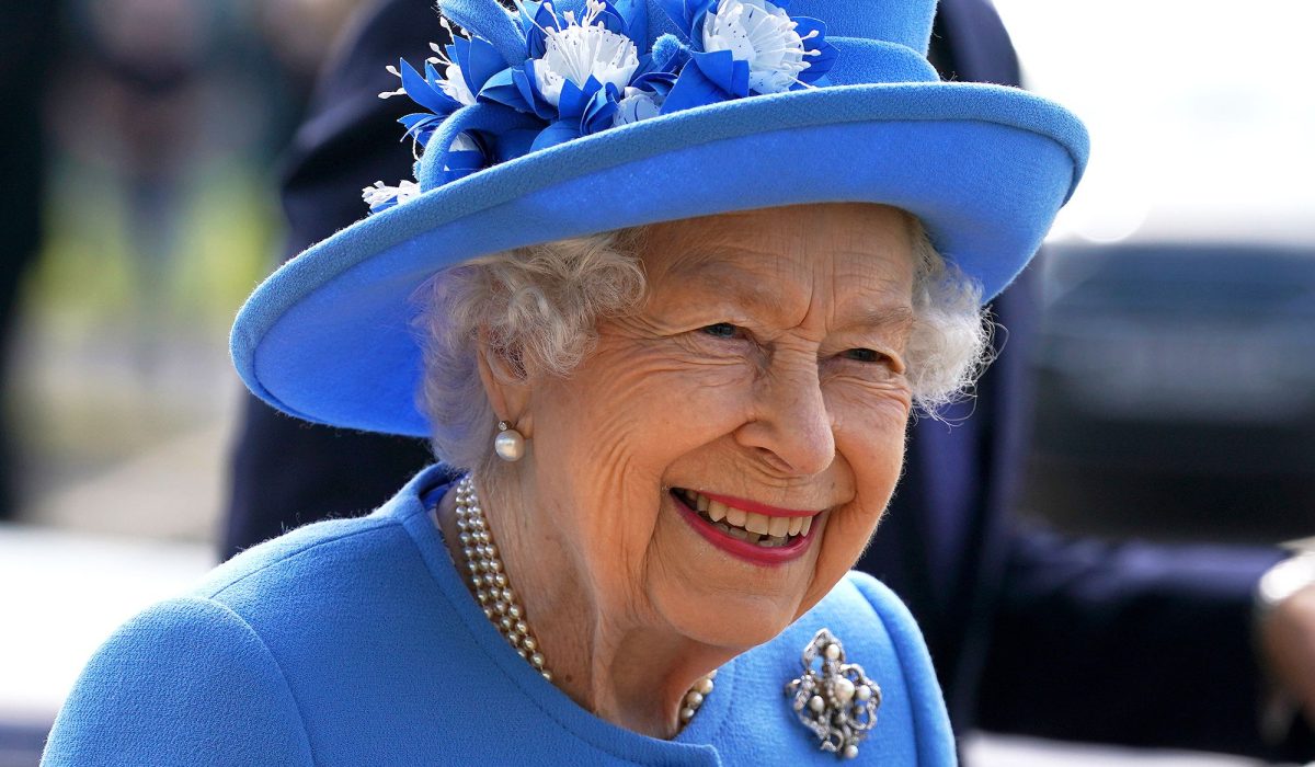 queen-elizabeth-ii-visits-scotland-82422-3db9ba28b4dc4bdf911eb42bae3a447b