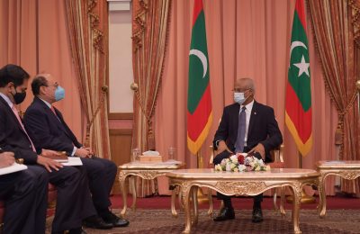 އިންޑިޔާގެ ފޮރިން ސެކްރެޓަރީ ރައީސްއާއި ބައްދަލުކުރެއްވުން. ފޮޓޯ: ރައސްއޮފީސް