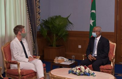 ރައީސް އިނގިރޭސިވިލާތުގެ ސަފީރާއި ބައްދަލުކުރެއްވުން. ފޮޓޯ:ރައީސްއޮފީސް