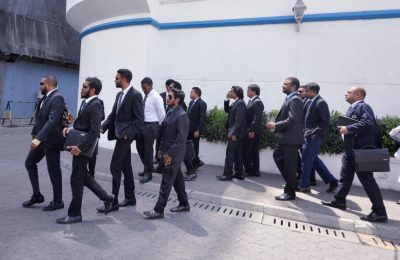 ރާއްޖޭގެ ޤާނޫނީ ބައެއް ވަކީލުން. ފޮޓޯ: ސަން