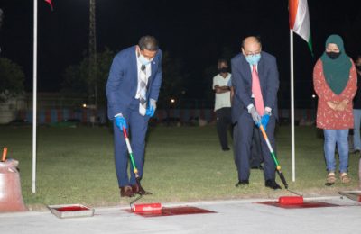 އެކުވެނި ޓްރެކްގައި ސިންތެޓިކް އެޅުމުގެ މަސައްކަތް ފެށުން. ފޮޓޯ: ޔޫތު މިނިސްޓްރީ